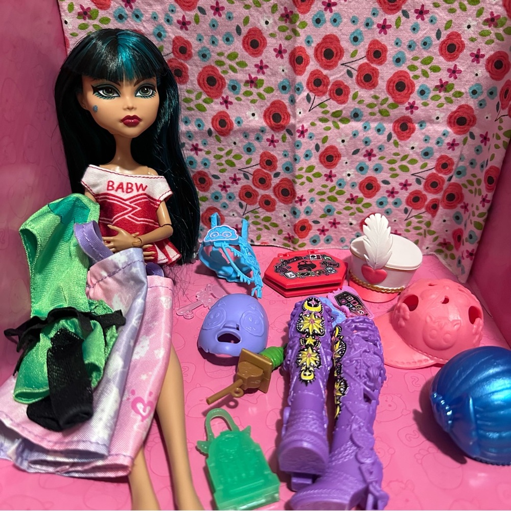 Monster High Cleo 13 Wishes Desert Oasis 2009 - Doll & Accessories Bundle